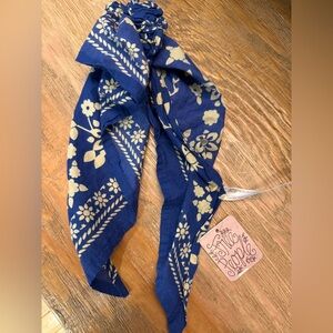 Free People Navy and Cream Floral Bandana Hair tie combo Nwt